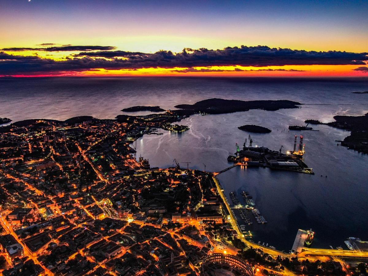Apartman Nino Pula Exteriör bild