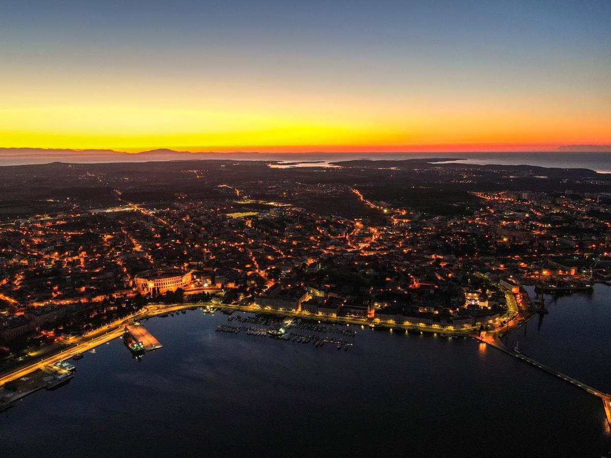 Apartman Nino Pula Exteriör bild