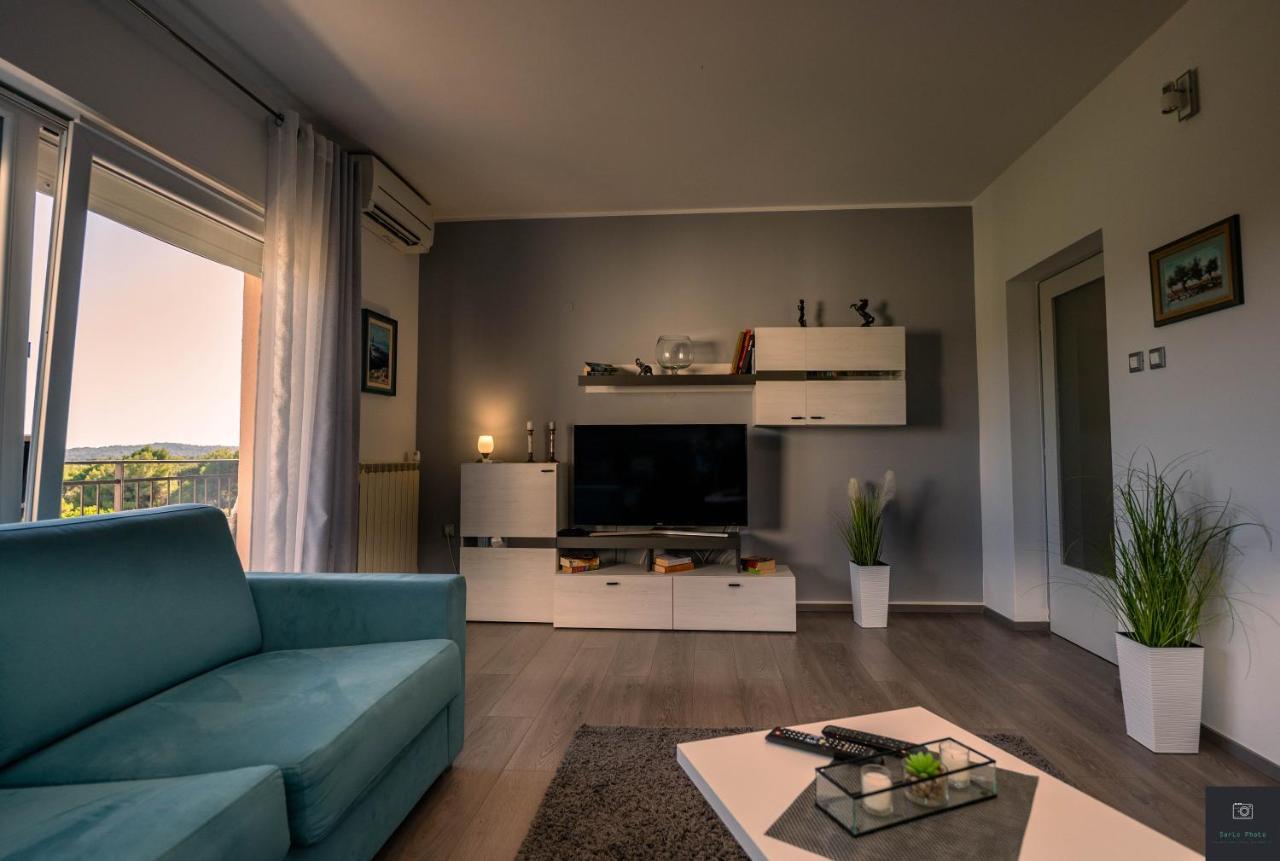 Apartman Nino Pula Exteriör bild