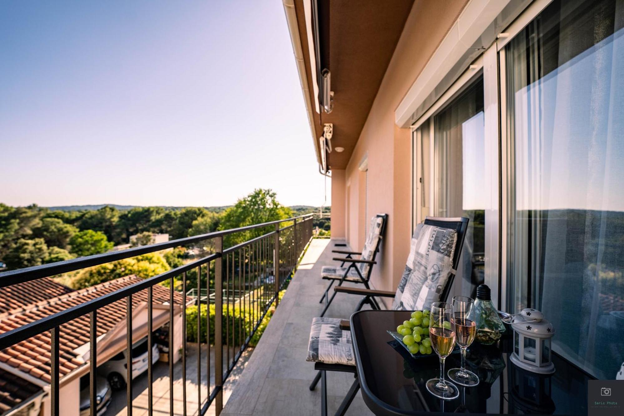 Apartman Nino Pula Exteriör bild